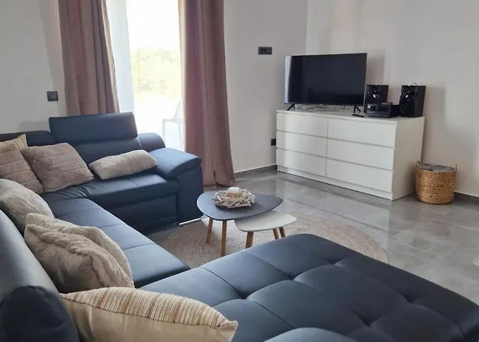 Jani Villa *