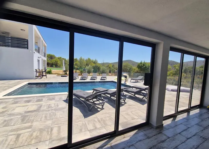 فيلة Jani Donja Jagodnja